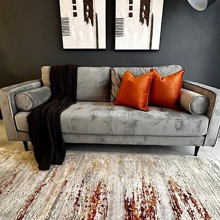 Stylish Executive Apartment With Power Backup 요하네스버그 외부 사진
