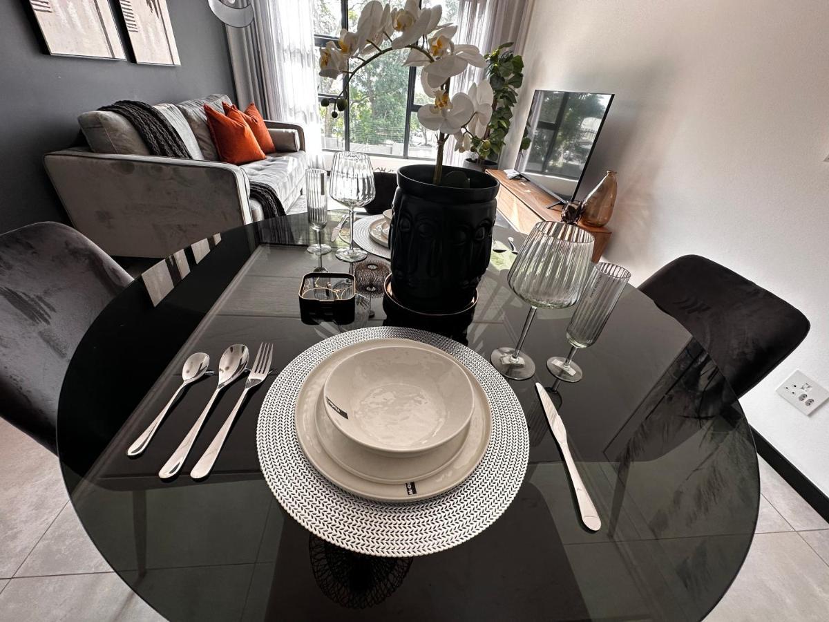 Stylish Executive Apartment With Power Backup 요하네스버그 외부 사진