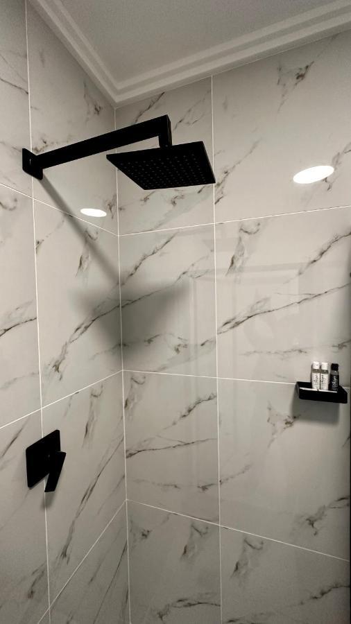 Stylish Executive Apartment With Power Backup 요하네스버그 외부 사진