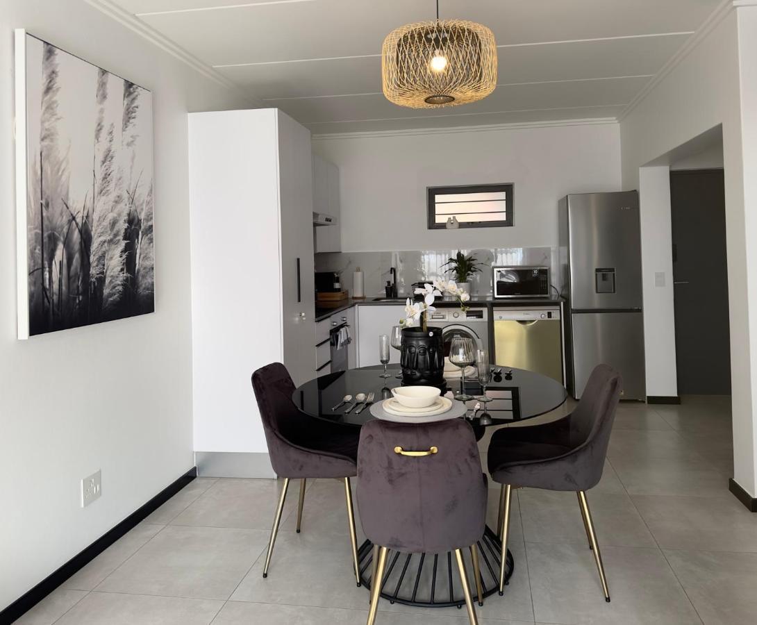 Stylish Executive Apartment With Power Backup 요하네스버그 외부 사진