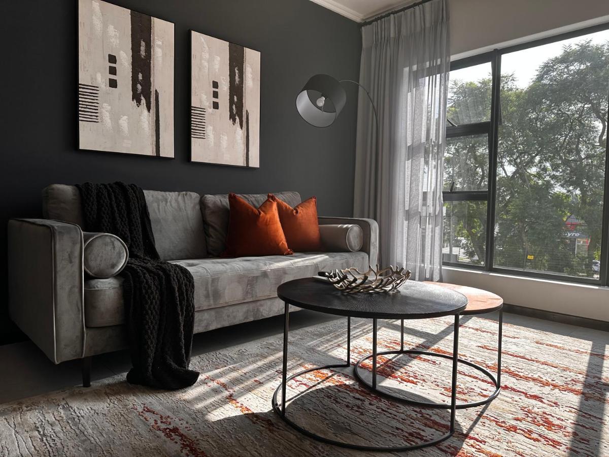 Stylish Executive Apartment With Power Backup 요하네스버그 외부 사진