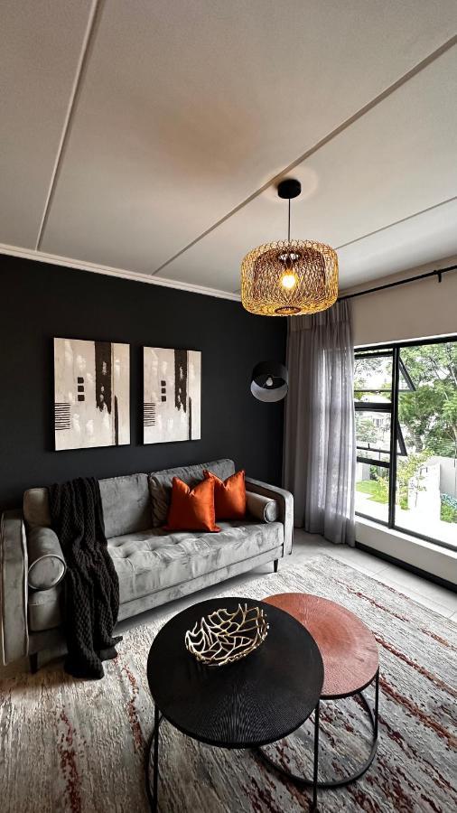 Stylish Executive Apartment With Power Backup 요하네스버그 외부 사진